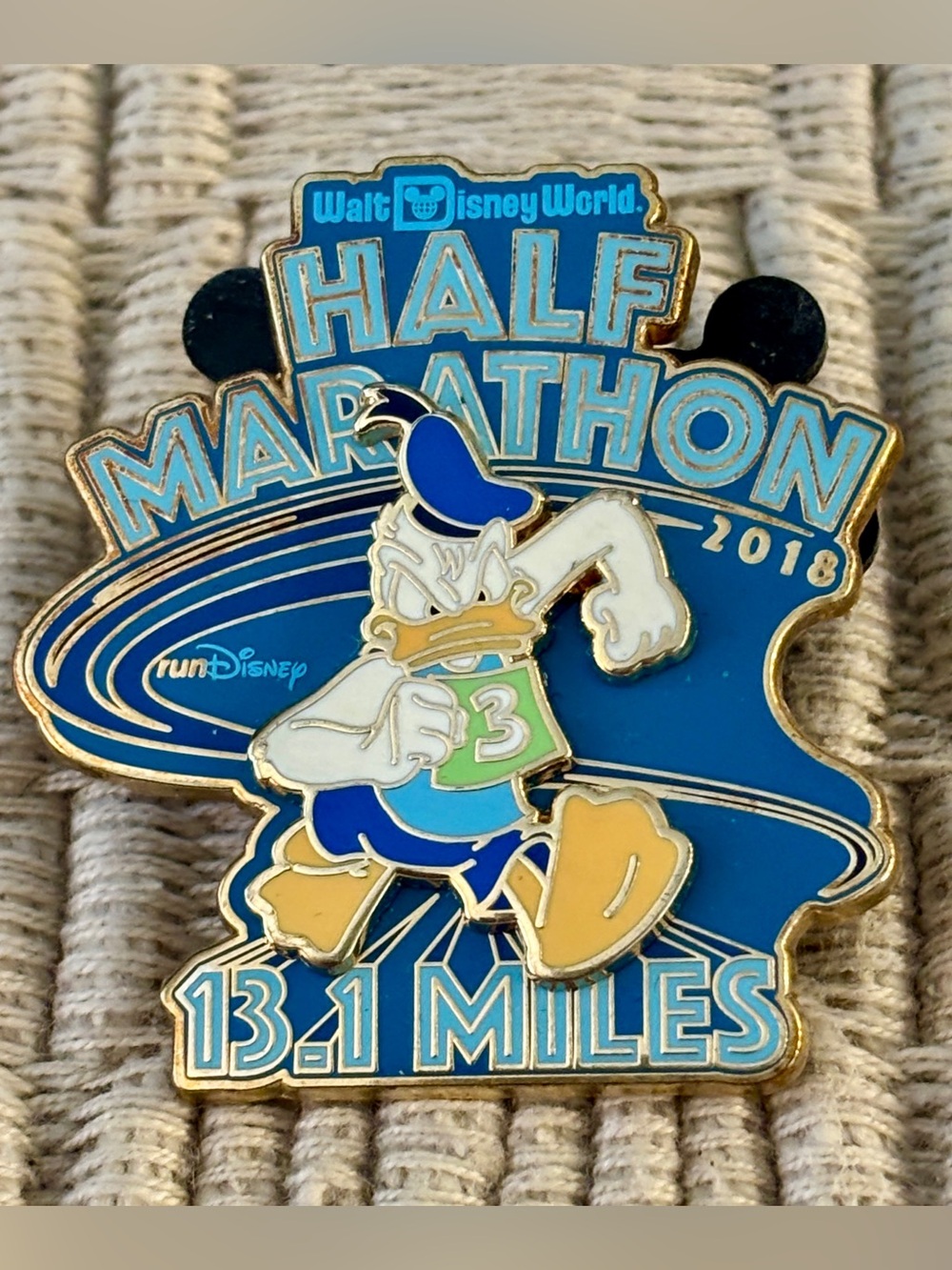 DISNEY 2018 Walt Disney World 1/2 Marathon Donald Duck Pin